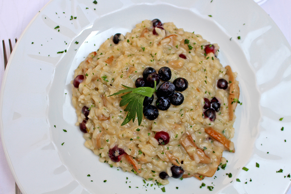 Risotto with porcini mushrooms and blueberries